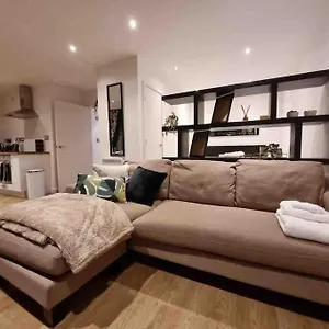 https://apt-charming-studio-in-bricklane.brighton-hotels-england.com